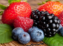Csökkenthetik a szívroham kockázatát a bogyós gyümölcsök