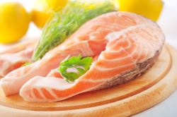 Ellensúlyozhatja az egészségtelen ételek káros hatásait a halolaj