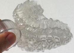 A 3D-s nyomtatóval készült fogkefével hat másodperc a fogmosás