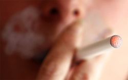 Az e-cigaretta egészségtelenebb, mint a hagyományos