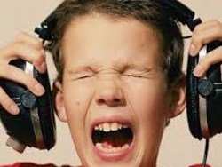 Hangos zene hosszú időn át: károsítja a hallást